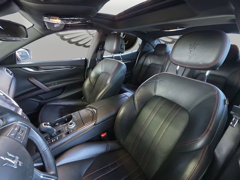 Used 2017 Maserati Ghibli image 11