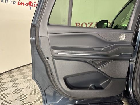 New 2025 Lincoln Navigator L Reserve w/ Jet Appearance Package image 18