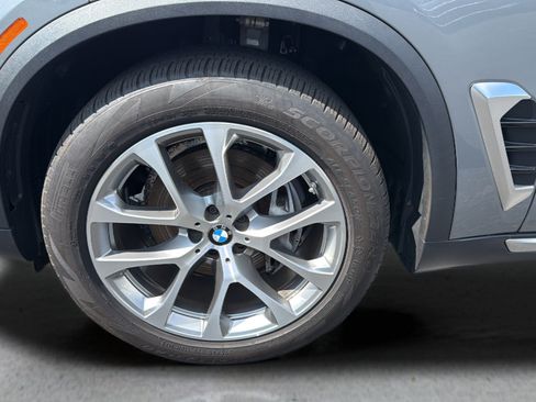 Used 2024 BMW X5 xDrive40i w/ Parking Assistance Package AWD/4WD image 16