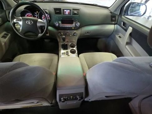 Used 2012 Toyota Highlander FWD w/ Tech Pkg image 13