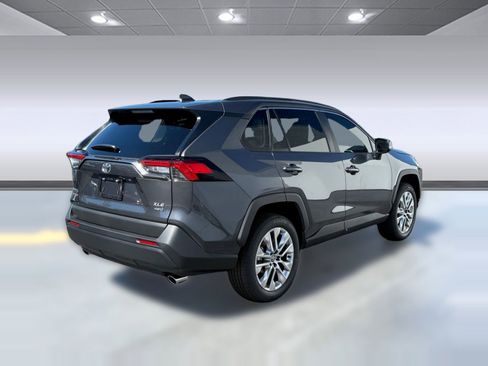 Used 2025 Toyota RAV4 XLE Premium image 9