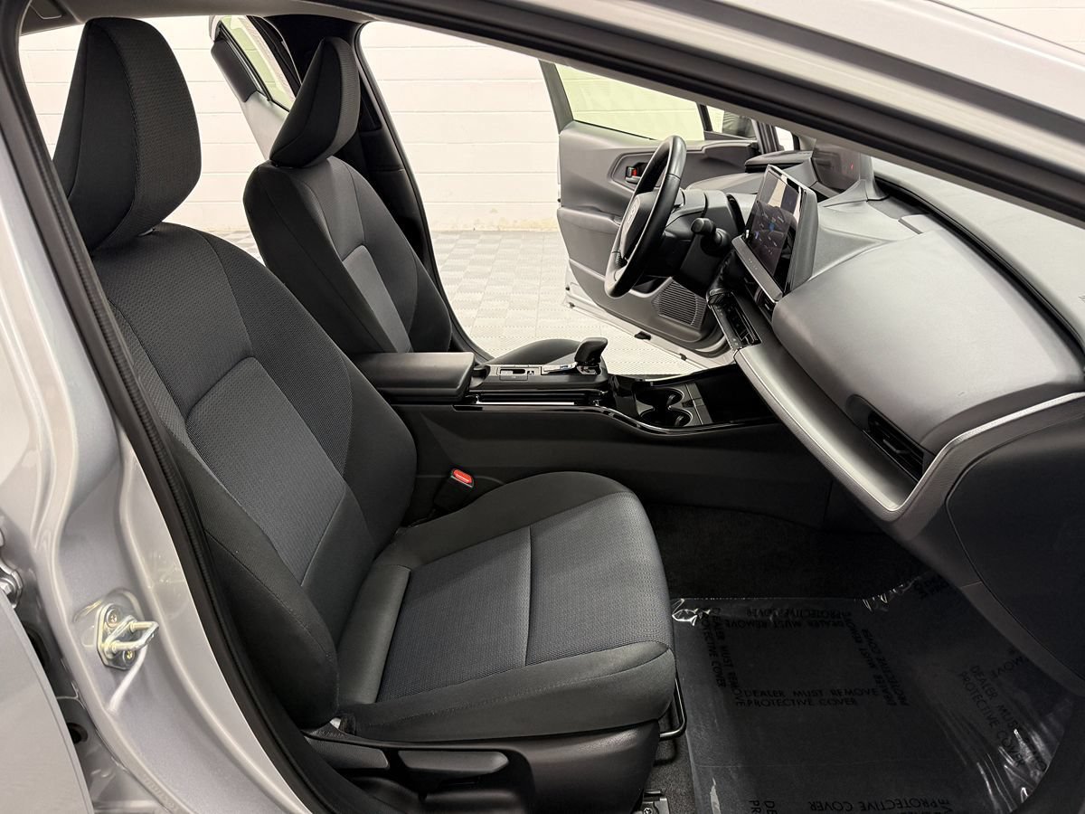 Used 2025 Toyota Prius LE FWD image 14