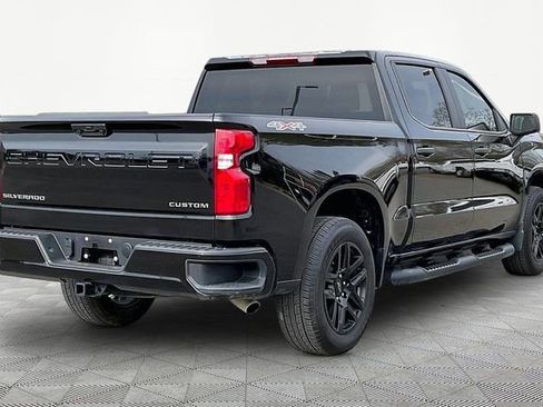 Used 2025 Chevrolet Silverado 1500 Custom w/ LPO, Dark Essentials Package image 5