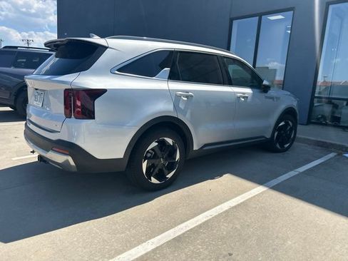 Certified 2025 Kia Sorento SX Prestige AWD/4WD image 3