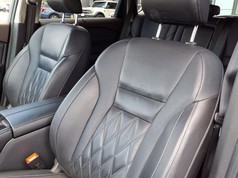 Used 2023 Nissan Rogue Platinum w/ Platinum Premium Package FWD image 17
