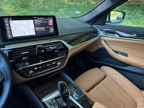 Used 2023 BMW 530i w/ Convenience Package RWD image 17