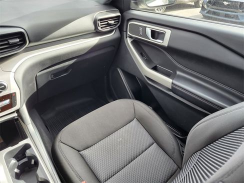 Used 2022 Ford Explorer XLT image 15