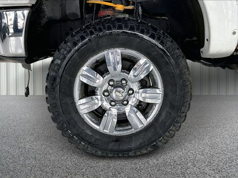 Used 2013 Ford F150 XLT w/ Mid Equipment Group image 32