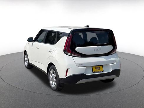 Used 2025 Kia Soul LX w/ LX Technology Package FWD image 12
