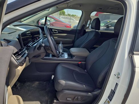 Used 2026 Kia Carnival FWD image 8