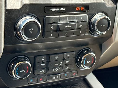 Used 2020 Ford F250 Lariat w/ Lariat Value Package AWD/4WD image 22