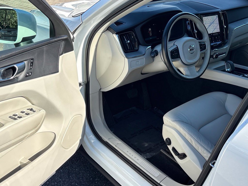 Used 2023 Volvo XC60 B5 Plus AWD/4WD image 20