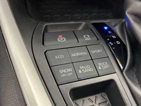 Used 2024 Toyota RAV4 LE image 32