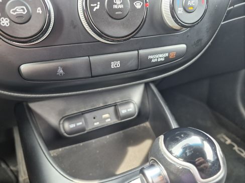 Used 2016 Kia Soul + FWD image 17