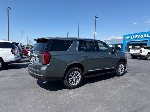 Used 2023 GMC Yukon SLT w/ SLT Premium Package AWD/4WD image 3