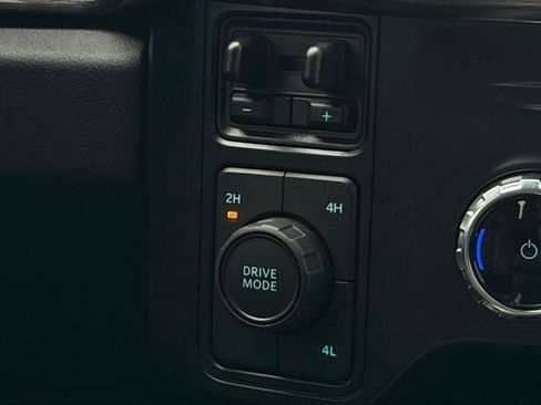 Used 2024 Ford F250 Lariat AWD/4WD image 17