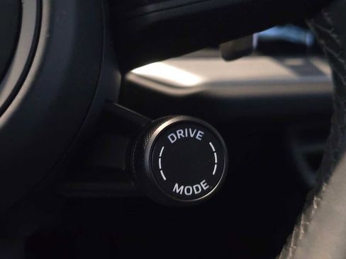 Used 2024 Porsche Cayenne image 34