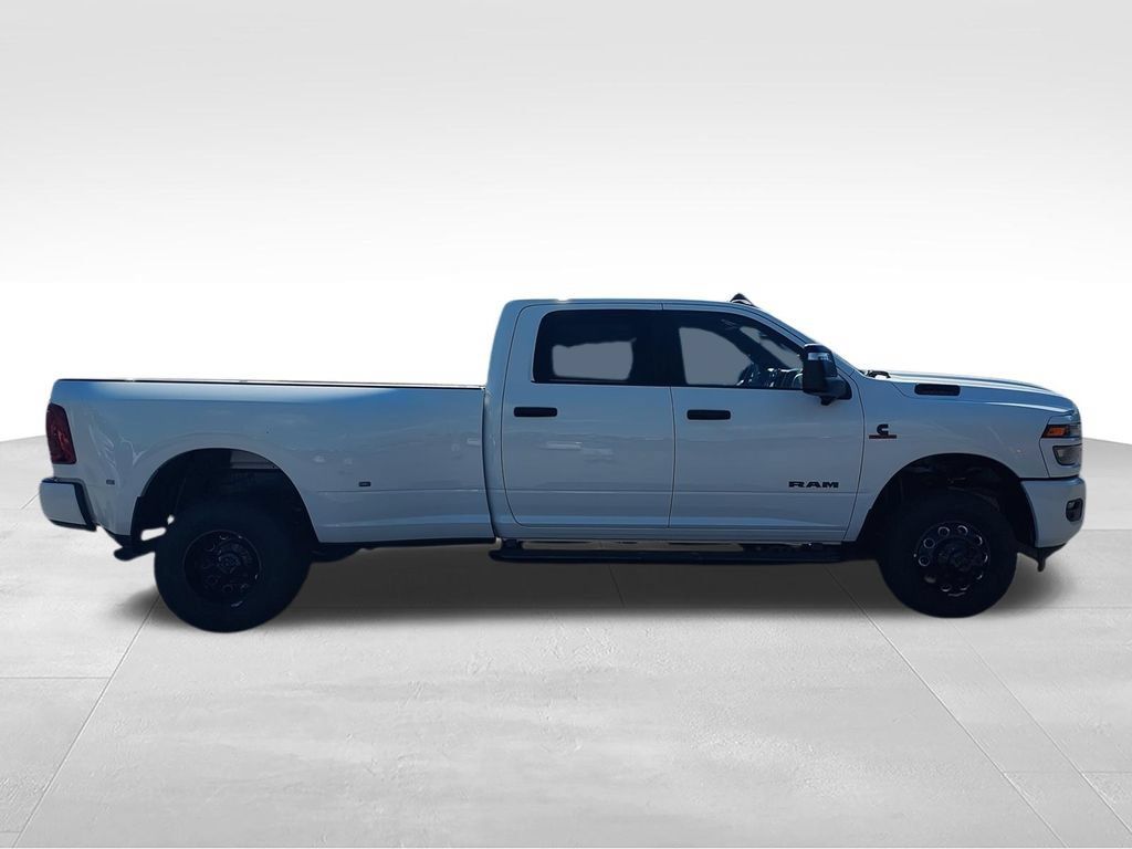 New 2026 RAM 3500 Big Horn AWD/4WD image 9