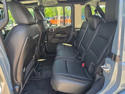 New 2026 Jeep Wrangler Unlimited Sahara AWD/4WD image 10