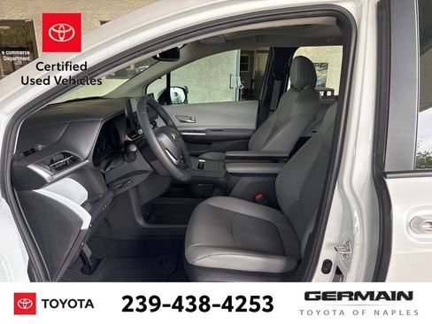 Used 2025 Toyota Sienna XLE image 14