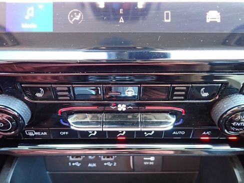 Used 2023 Jeep Grand Cherokee Limited w/ Black Appearance Package AWD/4WD image 22