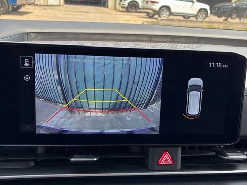 Used 2025 Kia Carnival FWD image 16