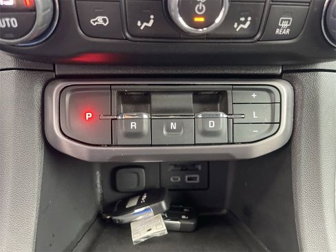 Used 2023 GMC Acadia AT4 image 26