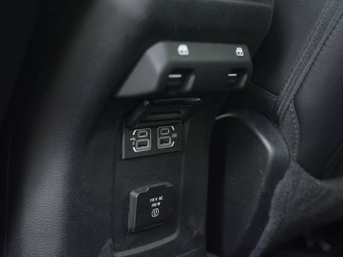 Used 2020 Jeep Wrangler Unlimited Sahara AWD/4WD image 30