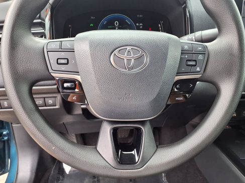 Used 2026 Toyota Camry LE FWD image 19