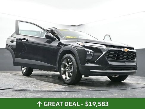 Used 2025 Chevrolet Trax LT image 68