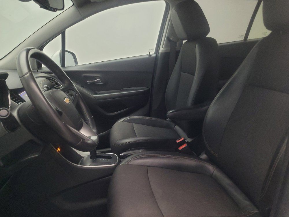 Used 2022 Chevrolet Trax LT w/ LT Convenience Package FWD image 17
