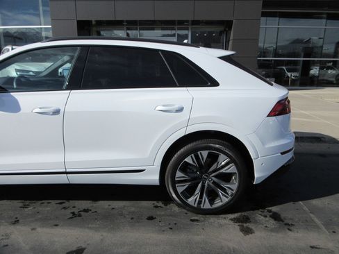 Used 2025 Audi Q8 Premium Plus image 4