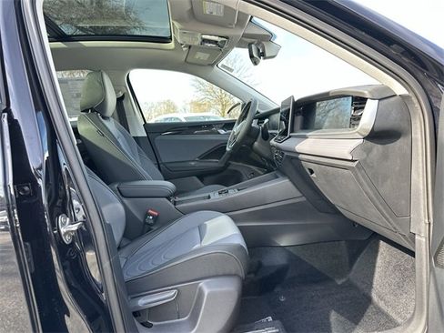 New 2026 Volkswagen Tiguan SE image 32