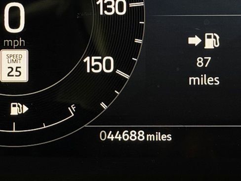 Used 2024 Land Rover Discovery S image 14