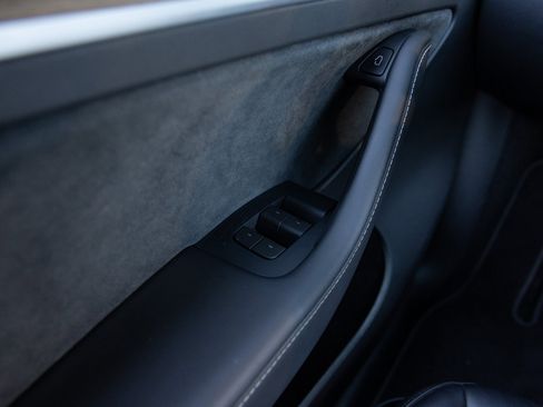 Used 2023 Tesla Model Y Performance image 16