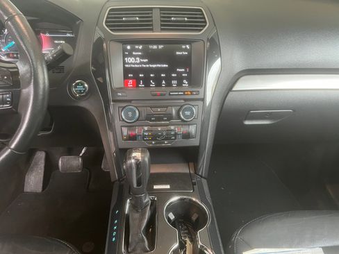 Used 2018 Ford Explorer XLT w/ Equipment Group 202A image 12