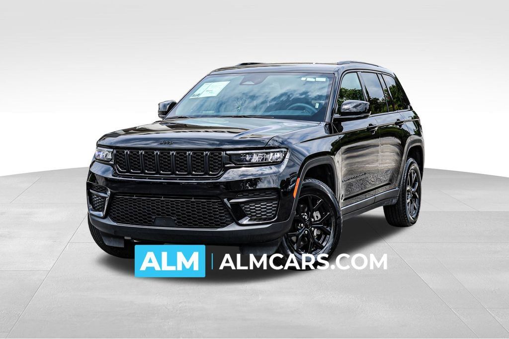 Used 2025 Jeep Grand Cherokee Altitude AWD/4WD image 1