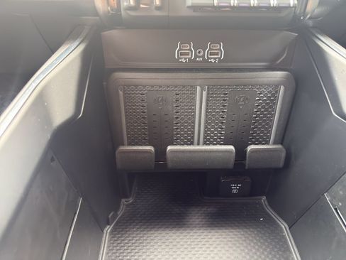 Used 2025 RAM 2500 Laramie AWD/4WD image 24