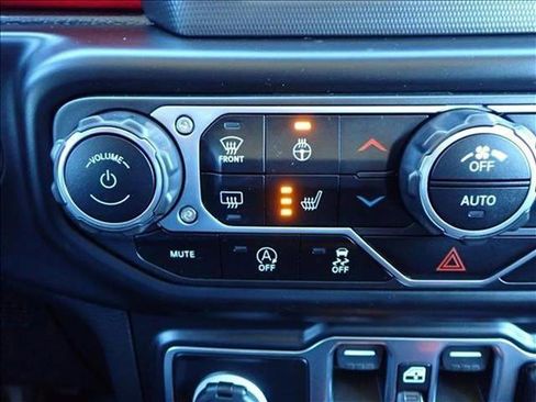 Used 2021 Jeep Gladiator Rubicon w/ Cold Weather Group AWD/4WD image 17