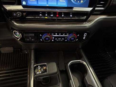 Used 2025 Chevrolet Silverado 1500 LT Trail Boss w/ Convenience Package II AWD/4WD image 19