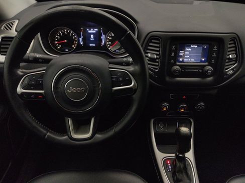 Used 2018 Jeep Compass Latitude FWD image 22