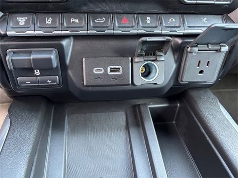 Used 2022 Chevrolet Silverado 3500 High Country image 23