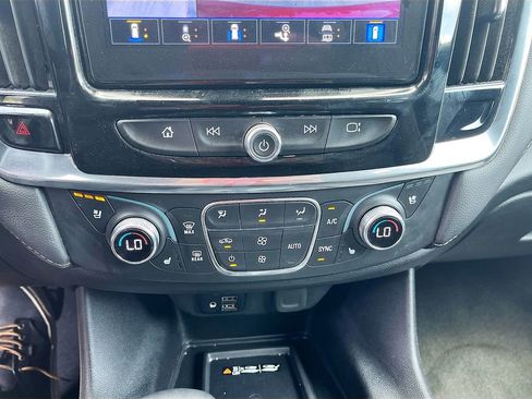 Used 2023 Chevrolet Traverse Premier AWD/4WD image 16
