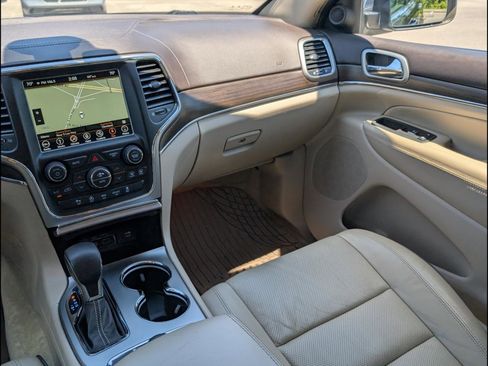 Used 2018 Jeep Grand Cherokee Overland AWD/4WD image 9