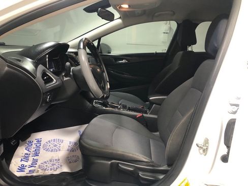 Used 2018 Chevrolet Cruze LS image 17