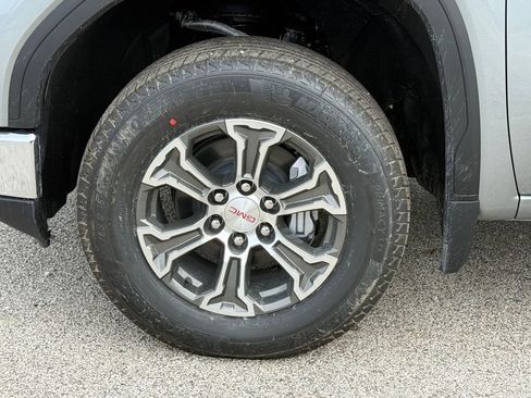 New 2026 GMC Sierra 1500 SLE w/ Preferred Package image 9