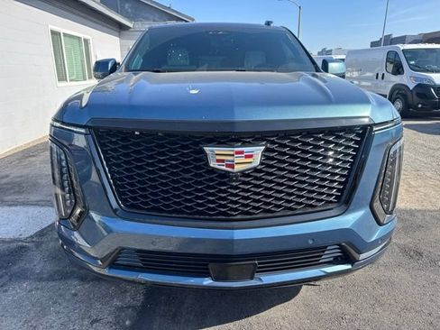 Used 2025 Cadillac Escalade Sport Platinum AWD/4WD image 2