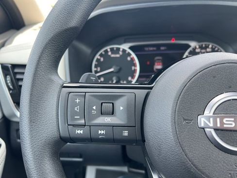 Used 2023 Nissan Rogue SV image 33