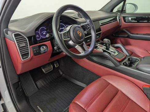 Used 2023 Porsche Cayenne S image 4