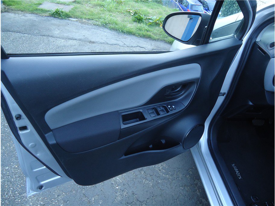 Used 2015 Toyota Yaris L FWD image 9